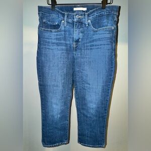 EUC Levi’s 311 Shaping Skinny Capri Crop Size 30